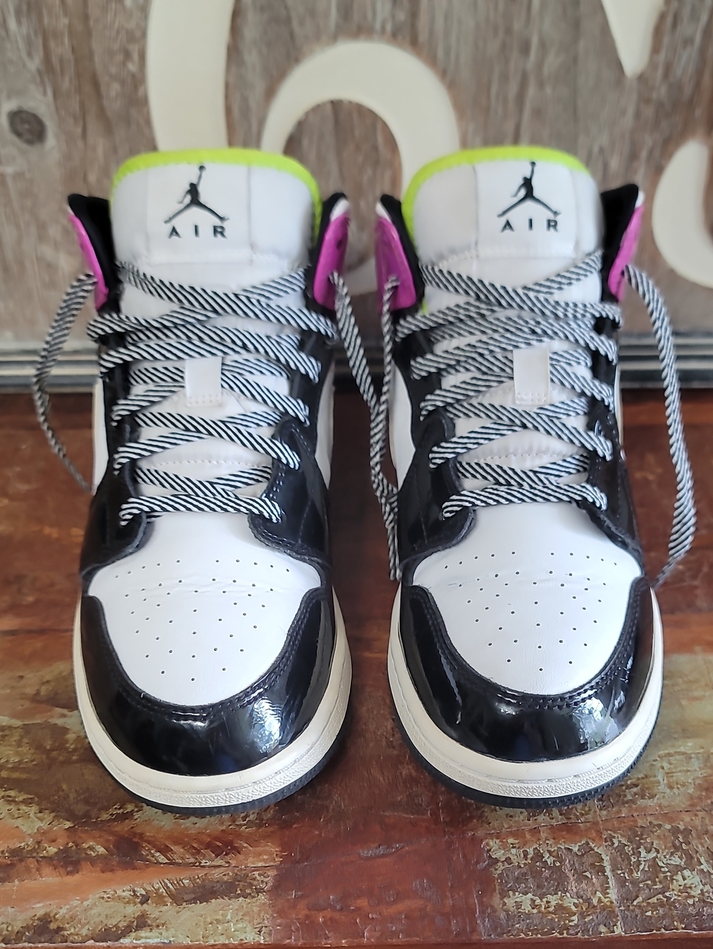 Nike Air Jordan 1 Mid SE "Cyber Active Fuchsia" Wmns 8, Good Condition. - Picture 5 of 16